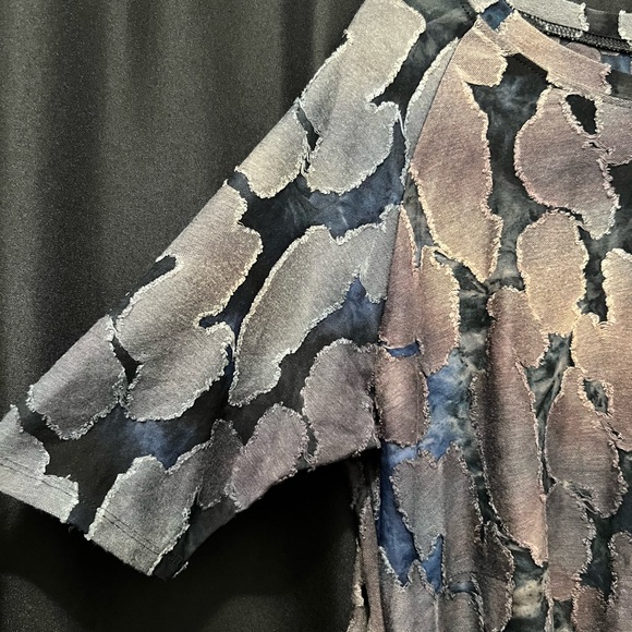 Elegant Abstract Pattern Tunic - Picture 4 of 4